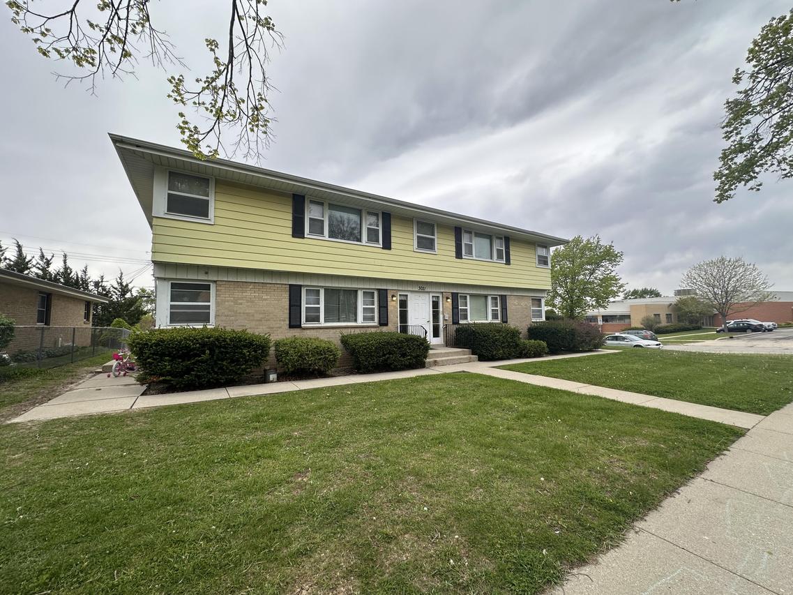 3021 W Wanda Ave, Milwaukee, WI 53221