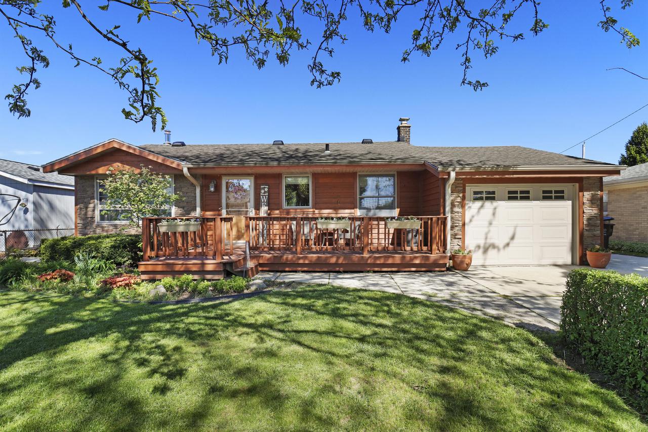 3225 Buckingham Rd, Sturtevant, WI 53177