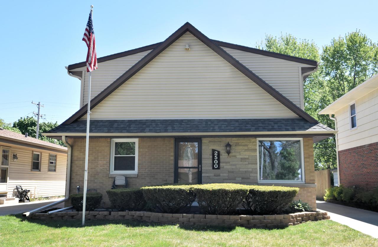 2500 N 116th St, Wauwatosa, WI 53226