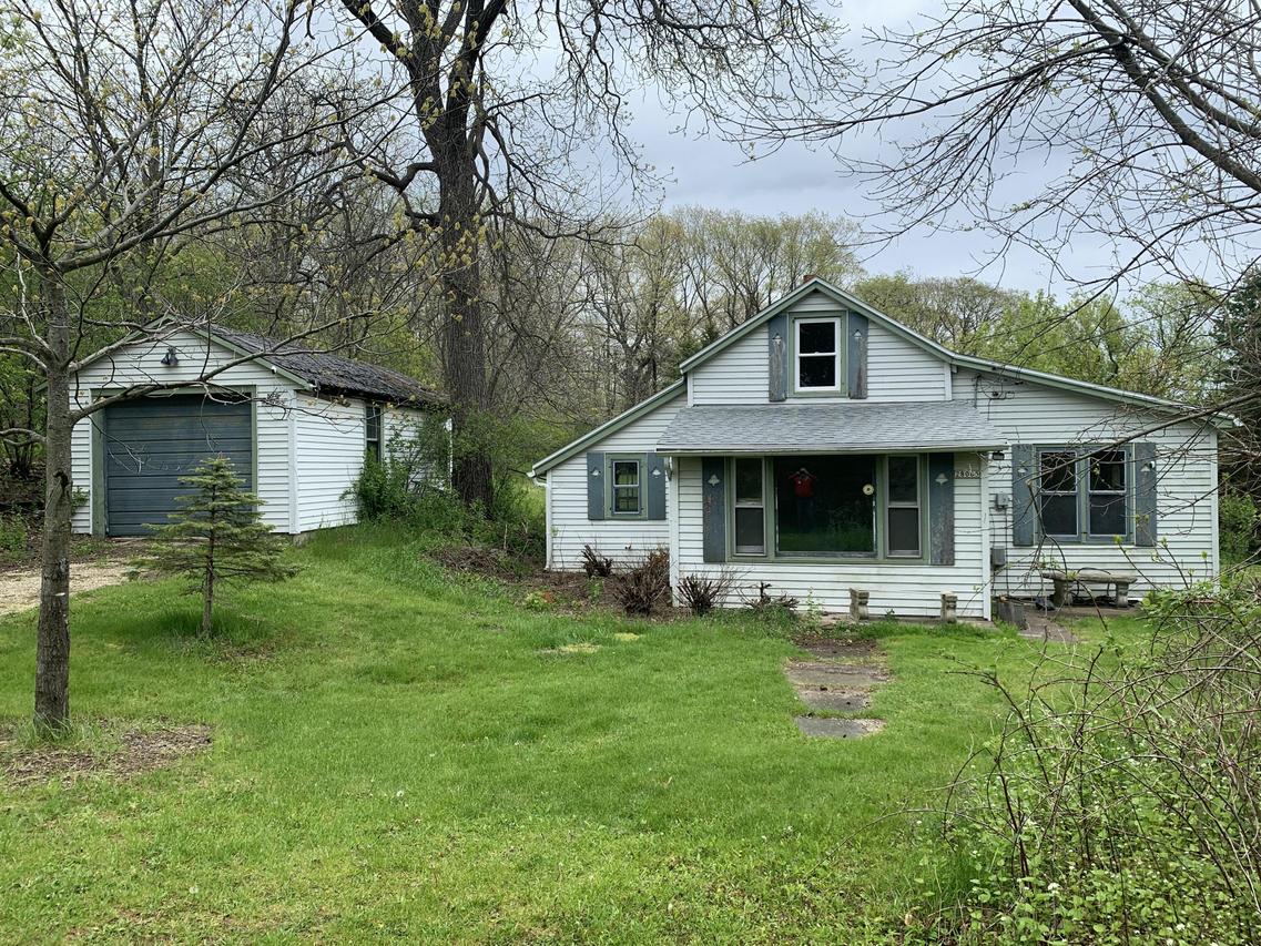 N76W28065 Center Oak Rd, Merton, WI 53029