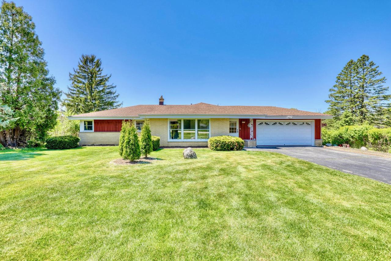 7371 S 49th St, Franklin, WI 53132