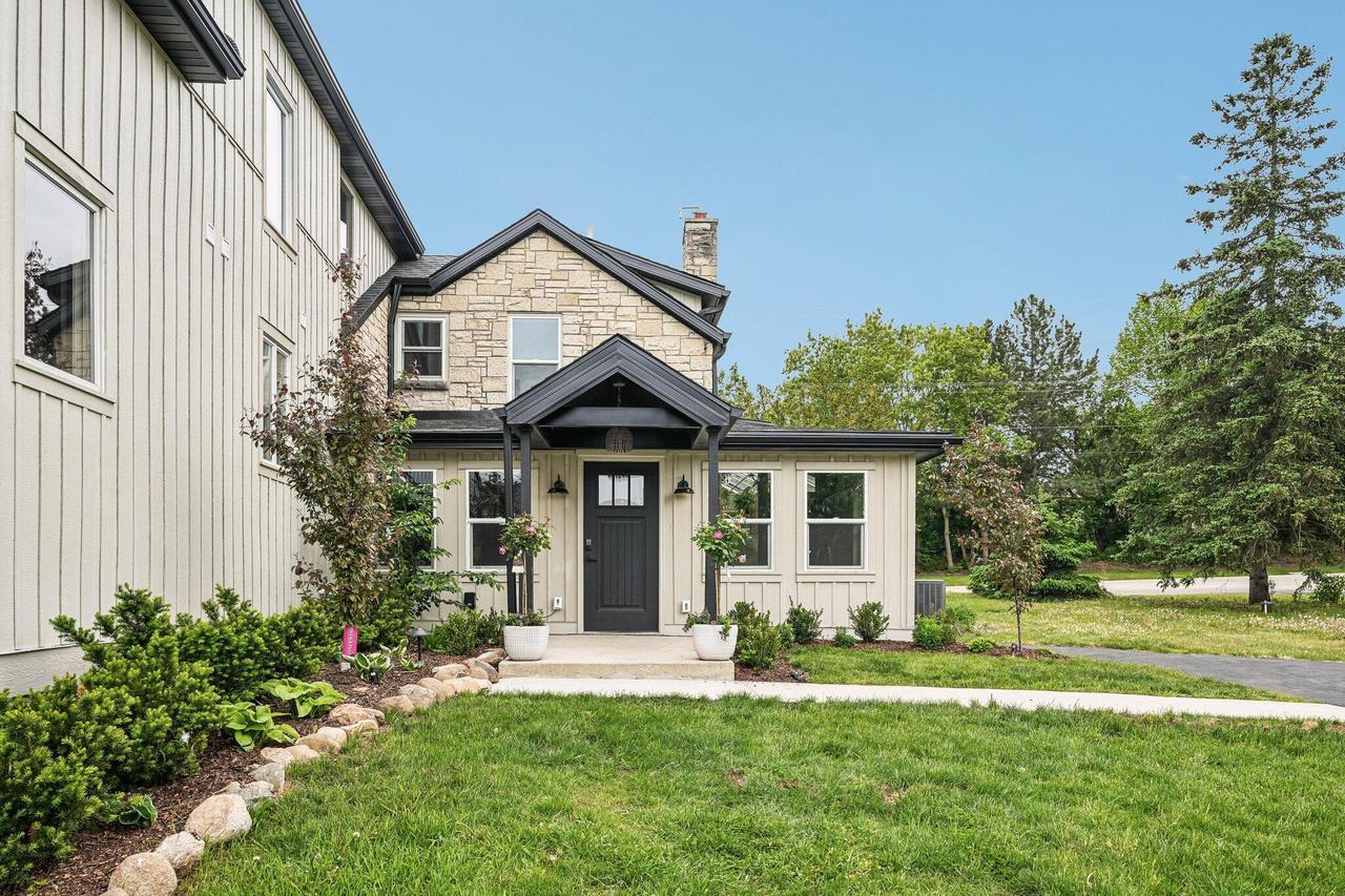 N48W16262 W Lisbon Rd, Menomonee Falls, WI 53051