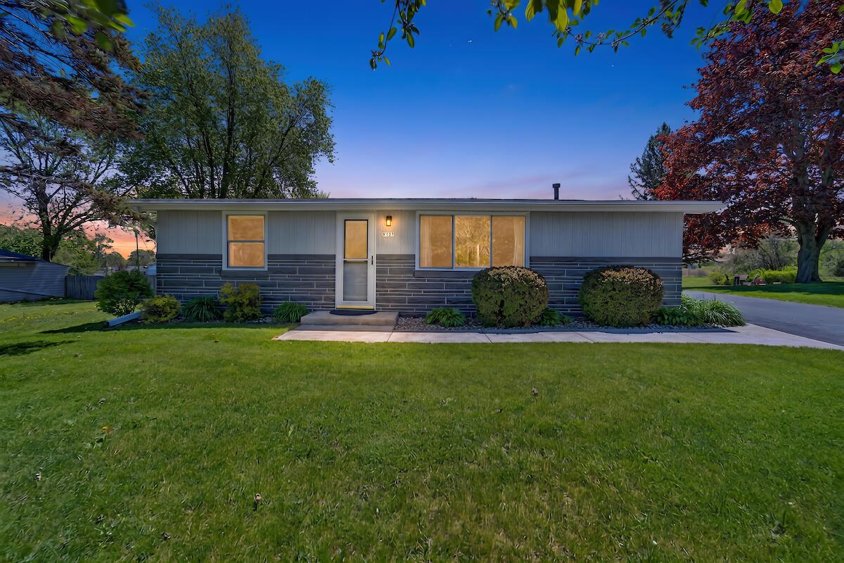 9707 Saratoga Dr, Caledonia, WI 53108