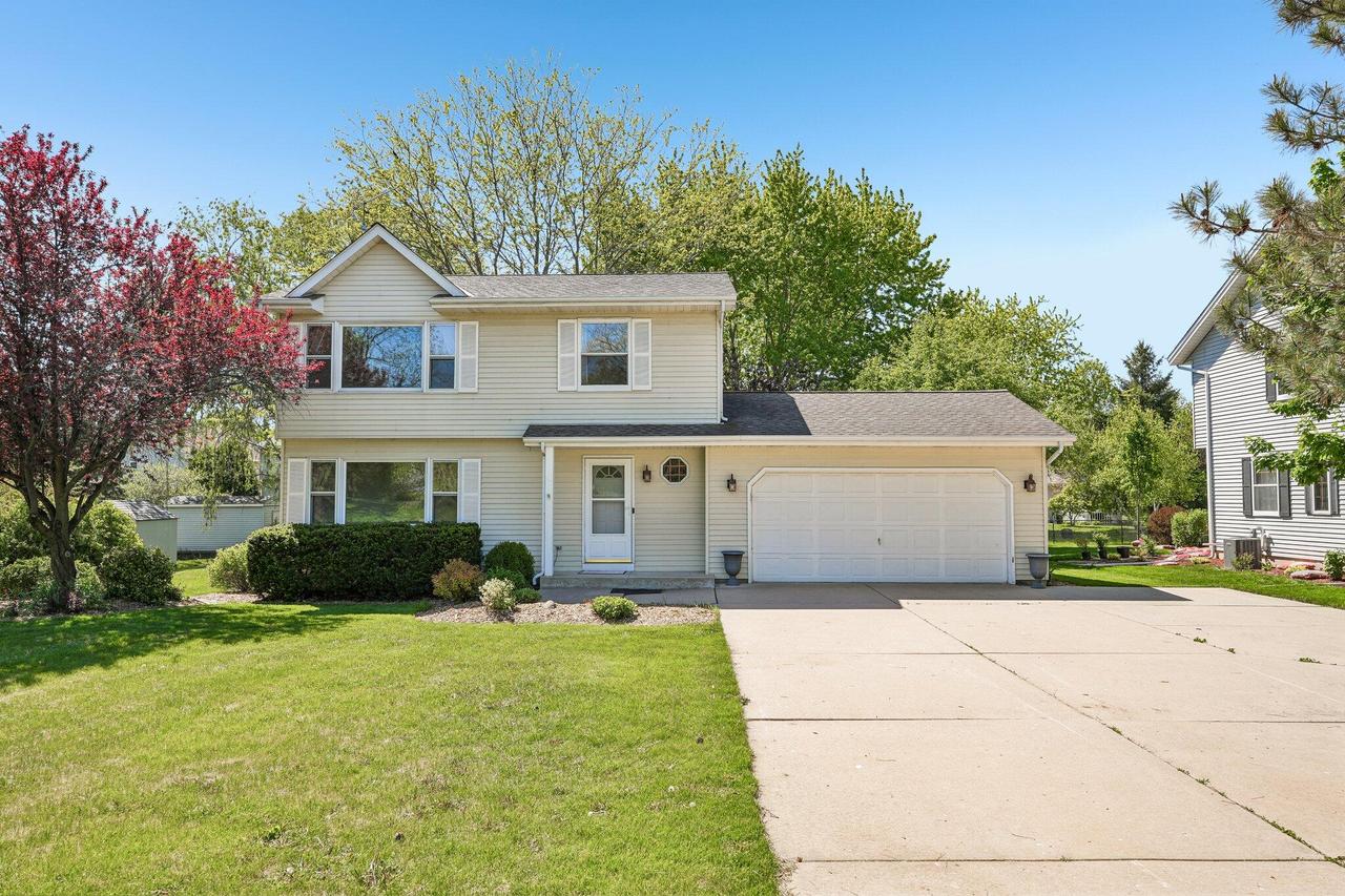 4202 Lake St, Burlington, WI 53105