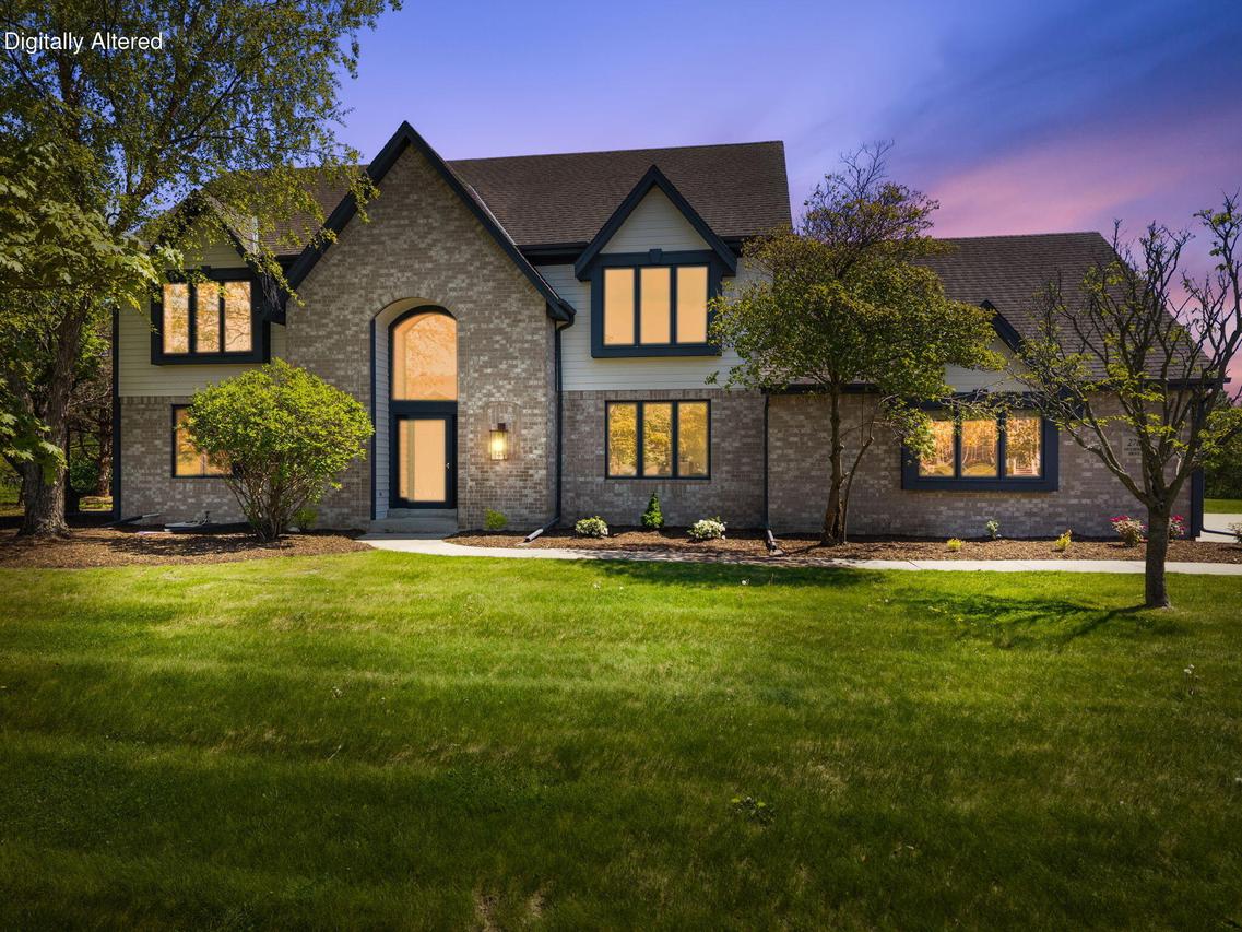 278 Mulberry Dr, Delafield, WI 53018