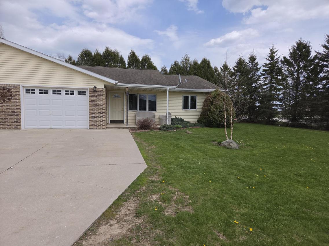 1004 Chrysler Dr, Mishicot, WI 54228