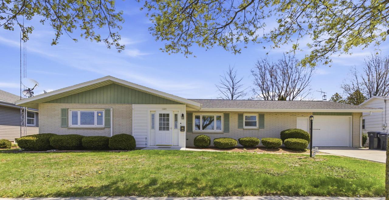 1409 S 26th St, Manitowoc, WI 54220