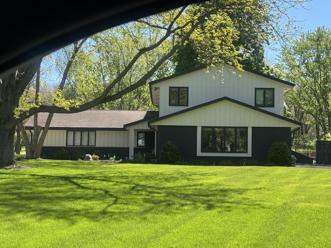 2420 Nagawicka Rd., Delafield, WI 53029