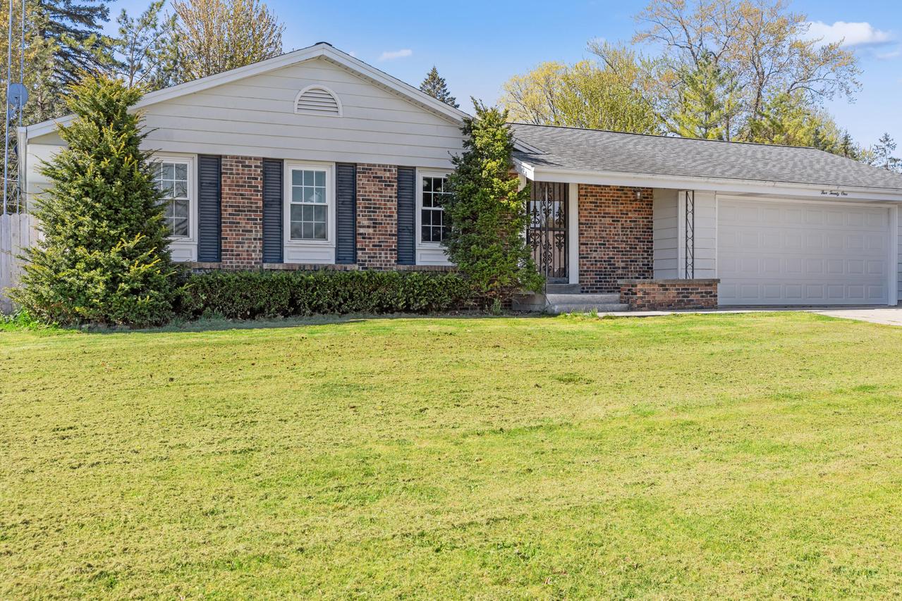 521 W 3rd St, Waldo, WI 53093