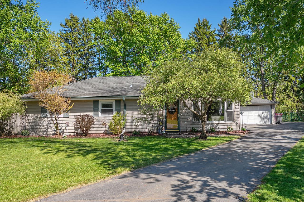W143S7066 Belmont Dr, Muskego, WI 53150