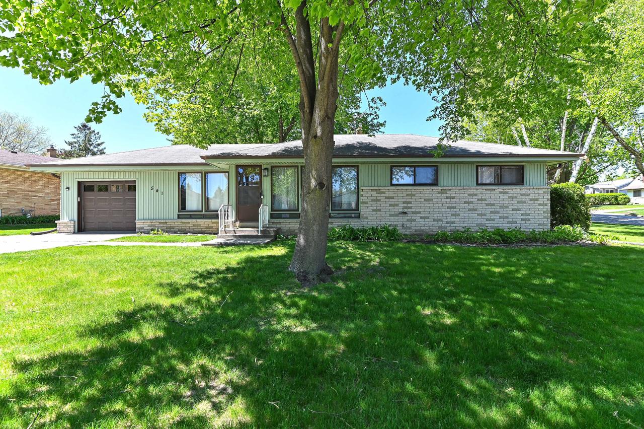 541 N 109th St, Wauwatosa, WI 53226