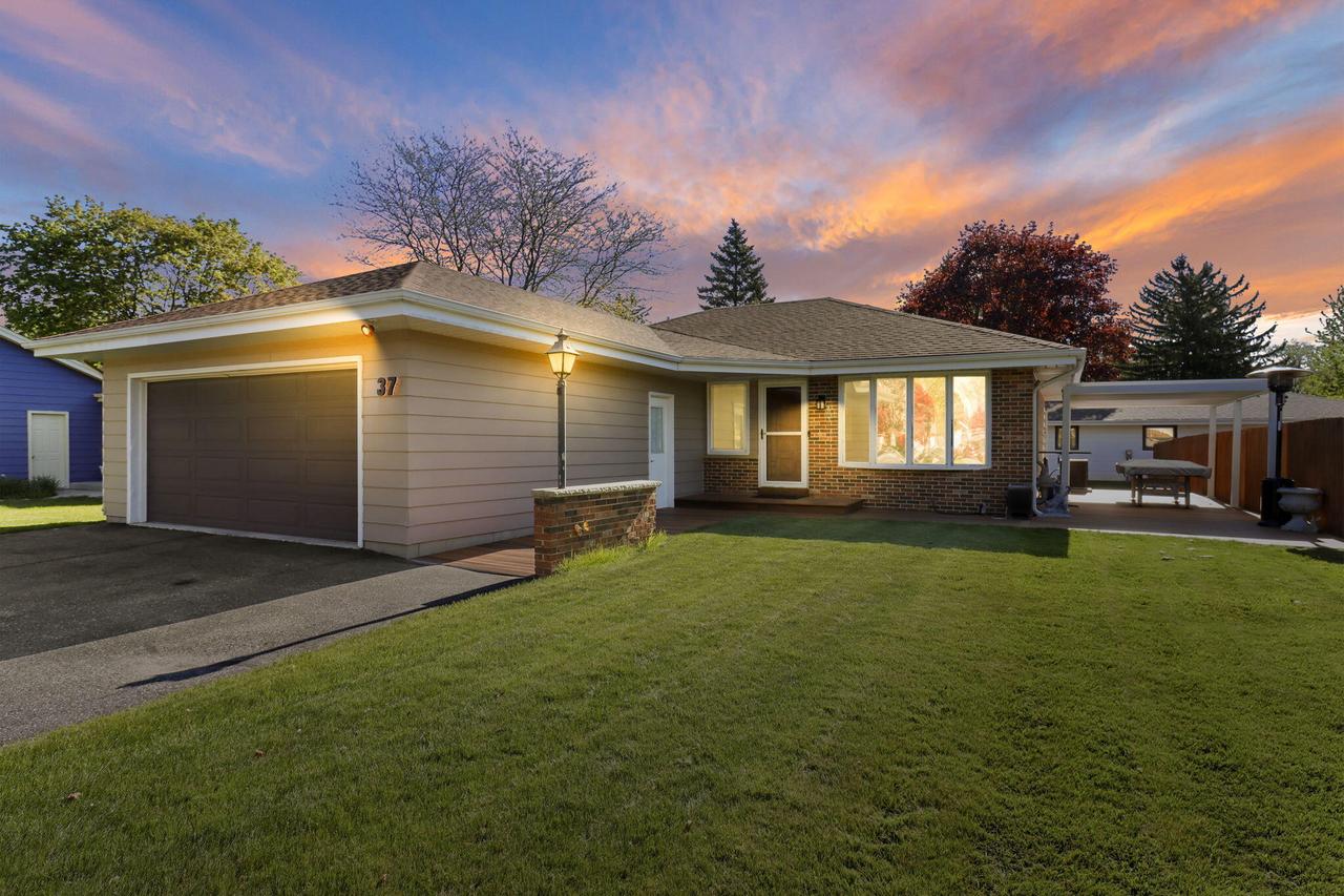 37 S Hillock Dr, Mount Pleasant, WI 53406