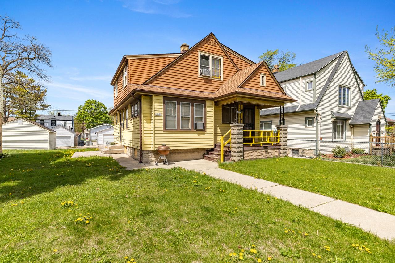 4617 N 24th St #A, Milwaukee, WI 53209
