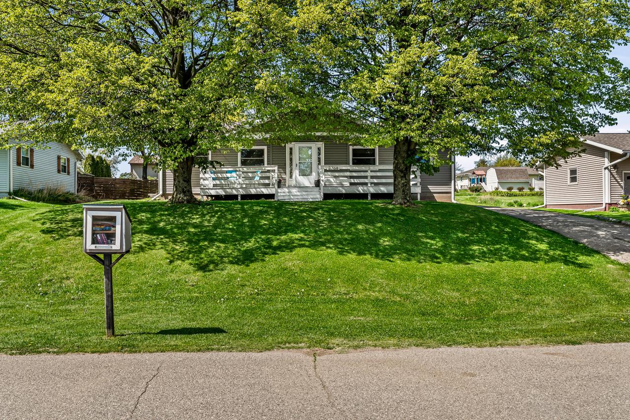 W2768 Schams Ave, Greenfield, WI 54601