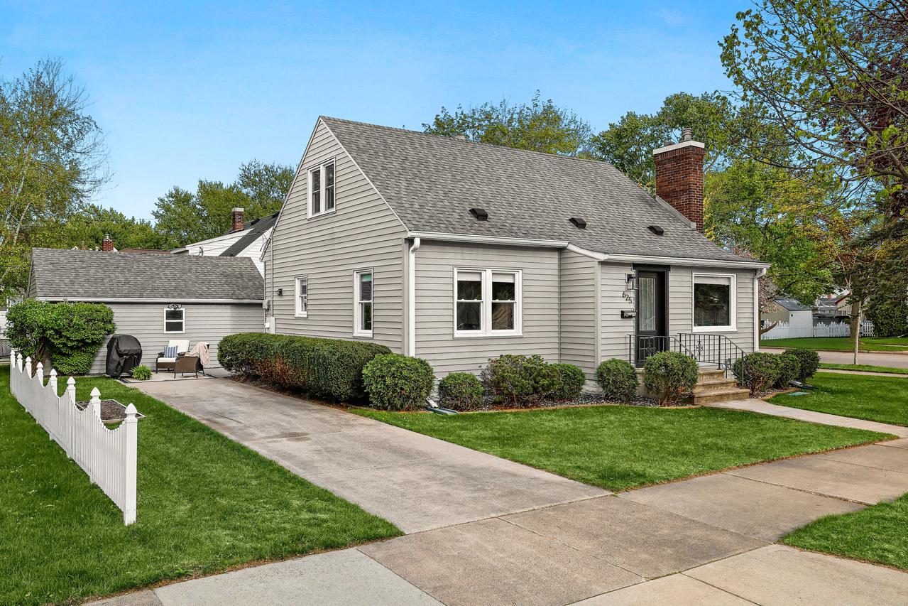 625 S 19th St, La Crosse, WI 54601