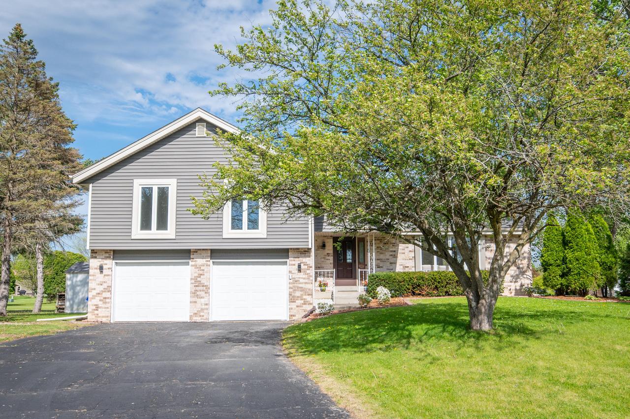 W356N5886 Meadow Ct, Oconomowoc, WI 53066