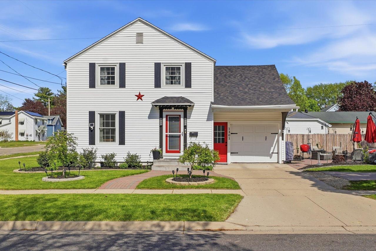 1301 Neenah St, Watertown, WI 53094