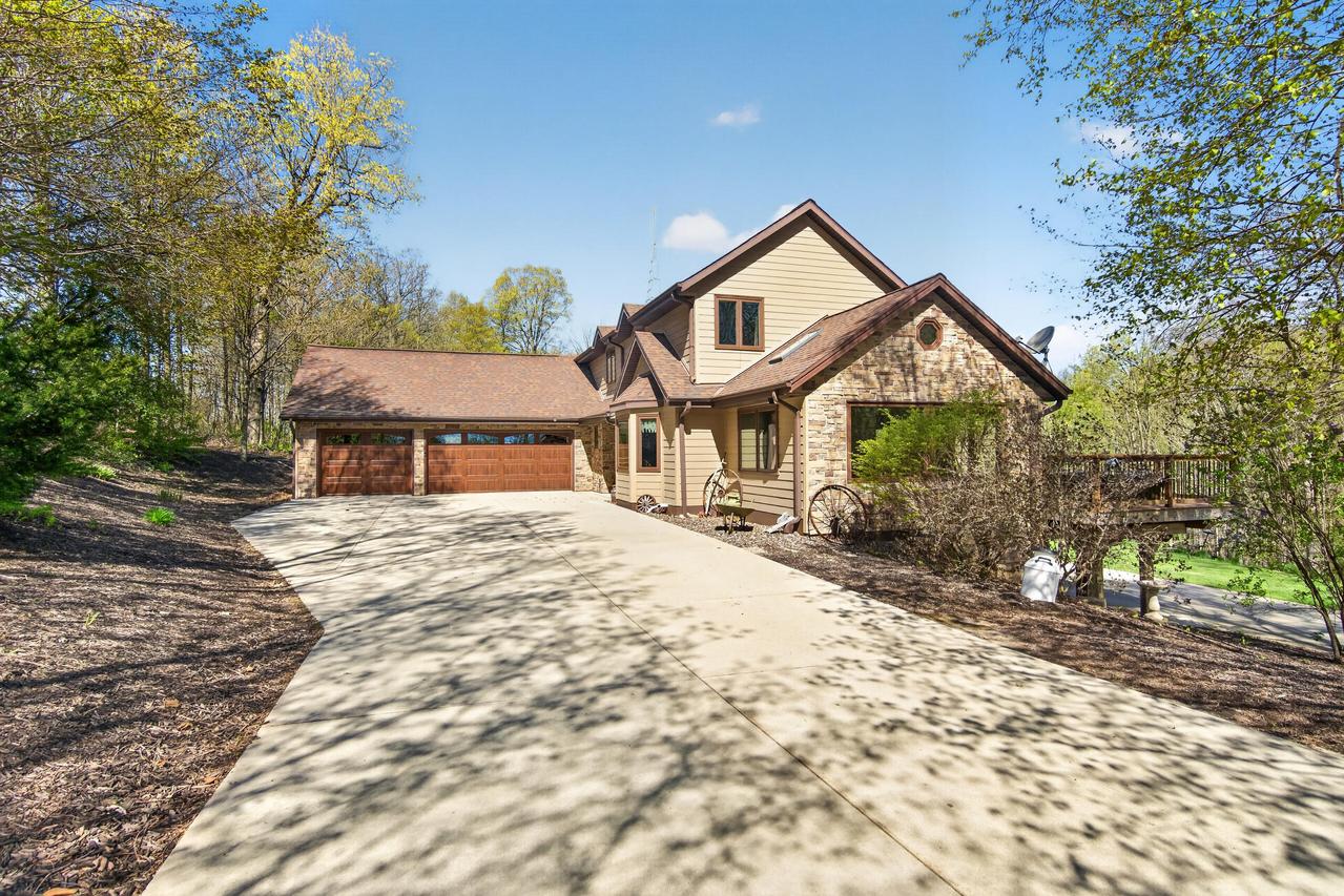 9355 St Kilian Hts, Wayne, WI 53002