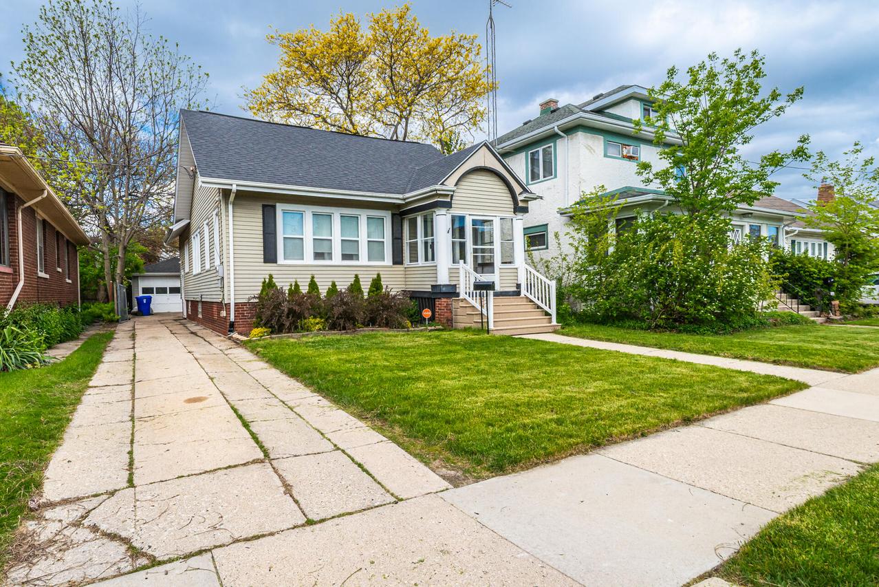 7404 23rd Ave, Kenosha, WI 53143