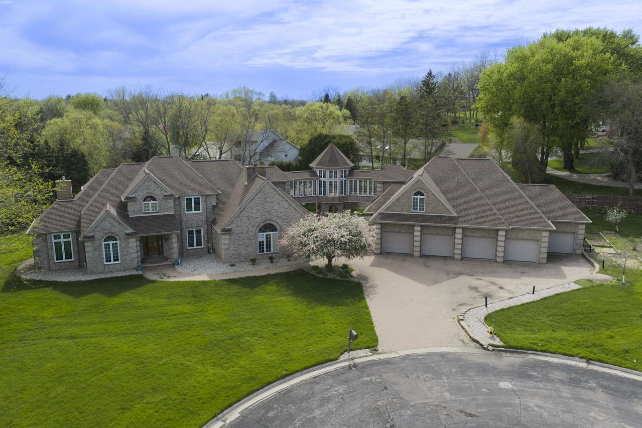 1000 Apache Ct, Fort Atkinson, WI 53538