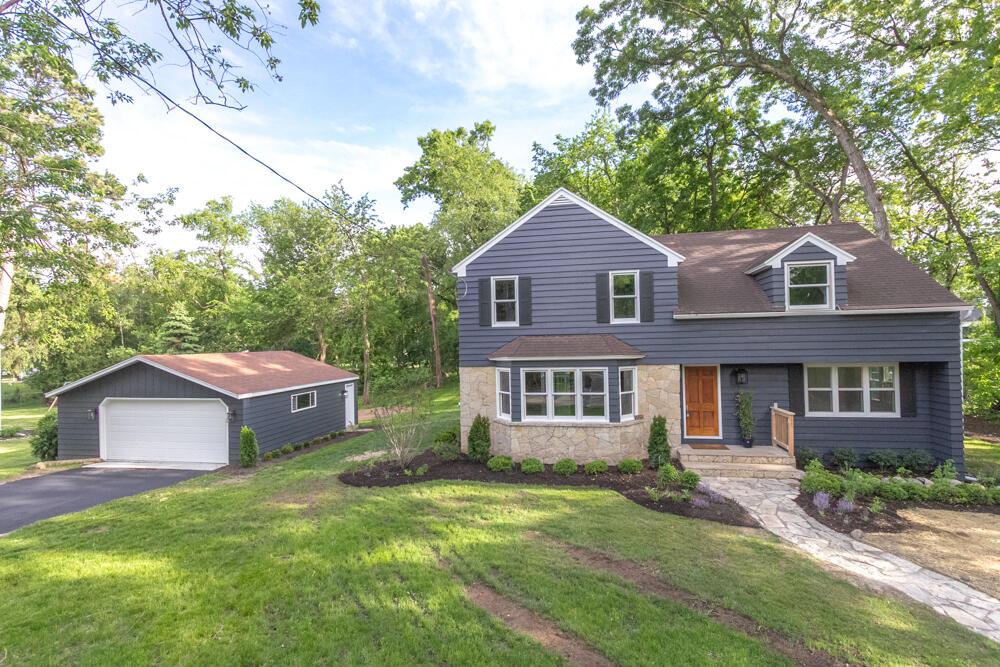 225 Waubun Dr, Fontana, WI 53125