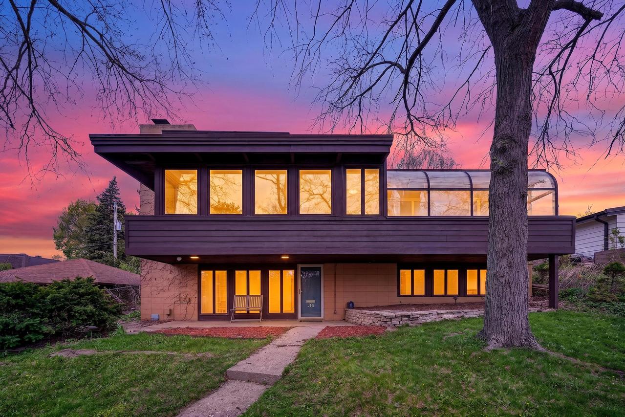 316 Oxford Rd, Waukesha, WI 53186