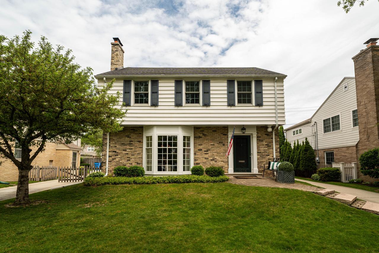 6014 N Kent Ave, Whitefish Bay, WI 53217