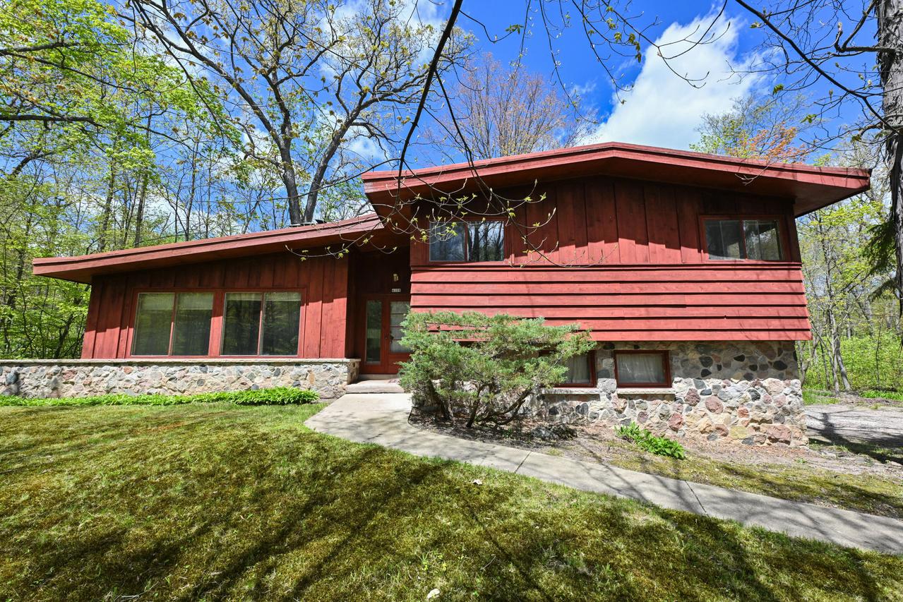 4108 W Woodward Dr, Franklin, WI 53132