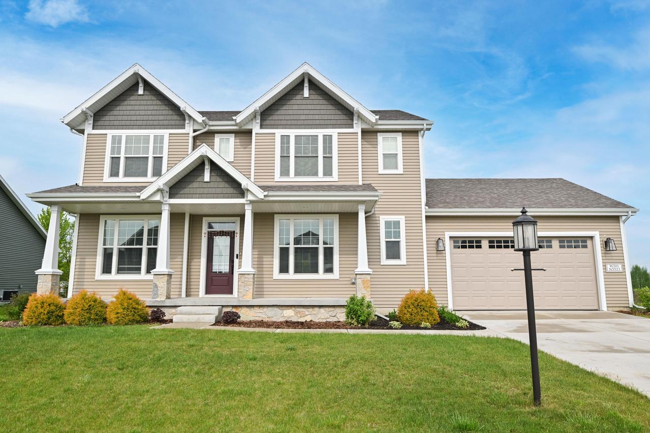 W201N5523 NW Magnolia Ln, Menomonee Falls, WI 53051
