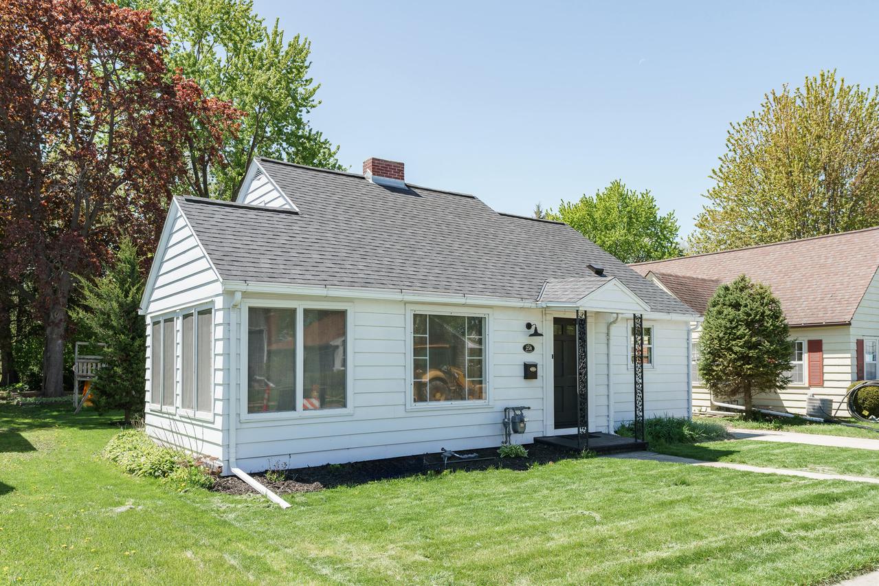 258 15th St, Fond Du Lac, WI 54935