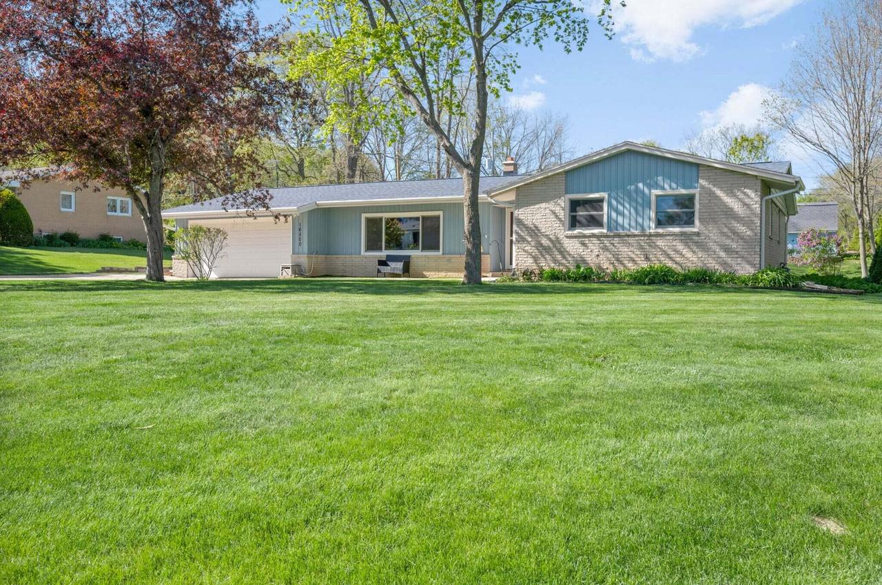 16500 Willow Ridge, Brookfield, WI 53005