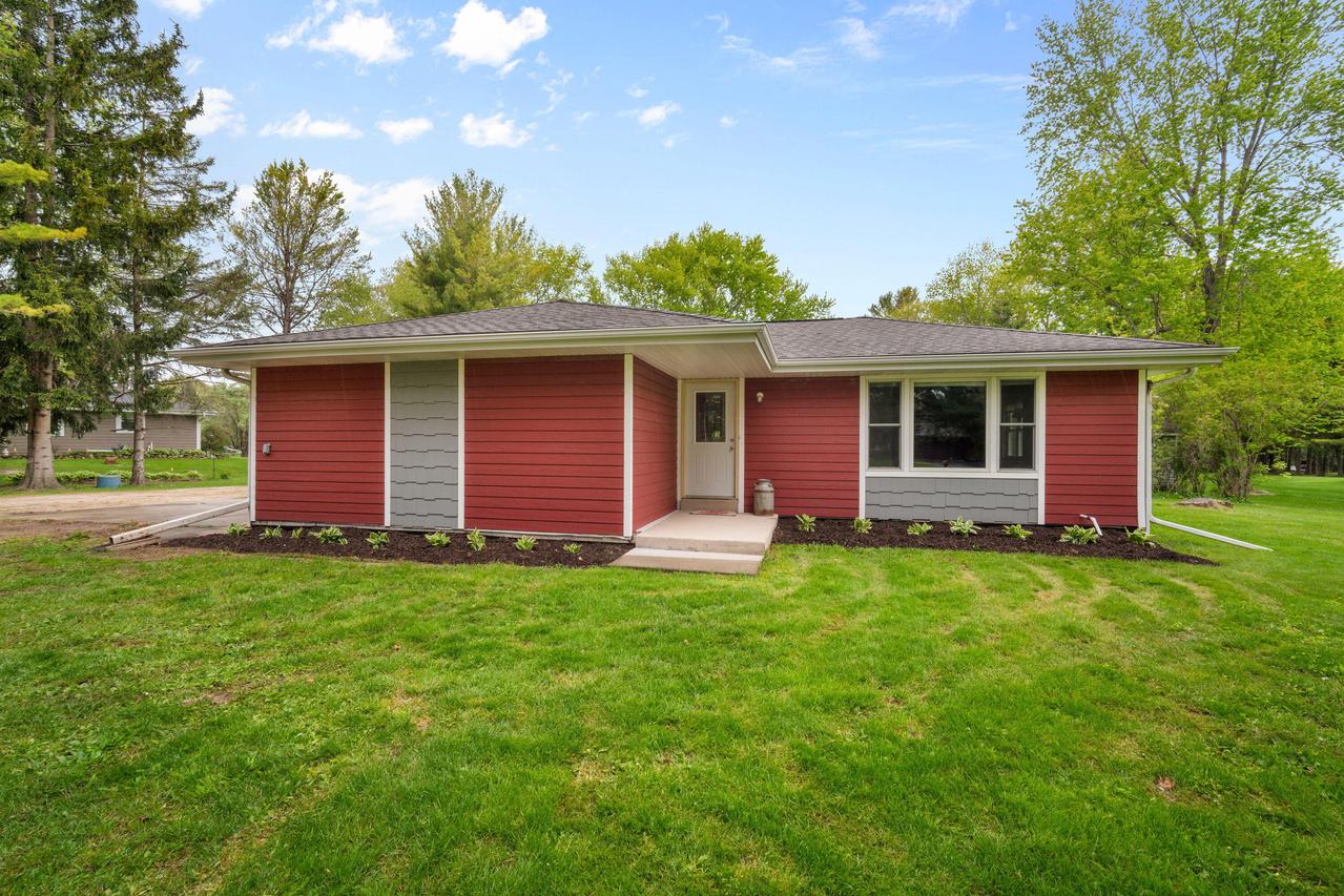 3013 El Camino Dr, Jackson, WI 53012