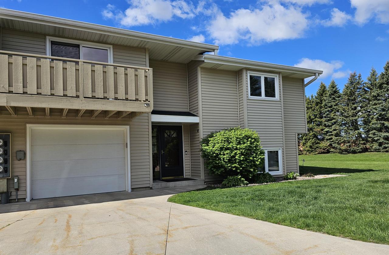 6440 S Crabapple Ct #4, Oak Creek, WI 53154