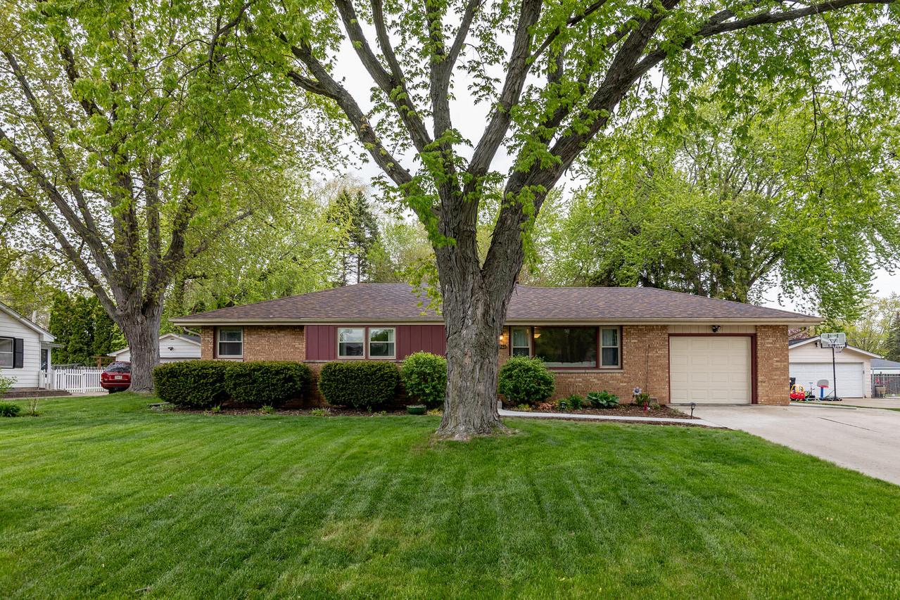 5324 W Wabash Ave, Brown Deer, WI 53223