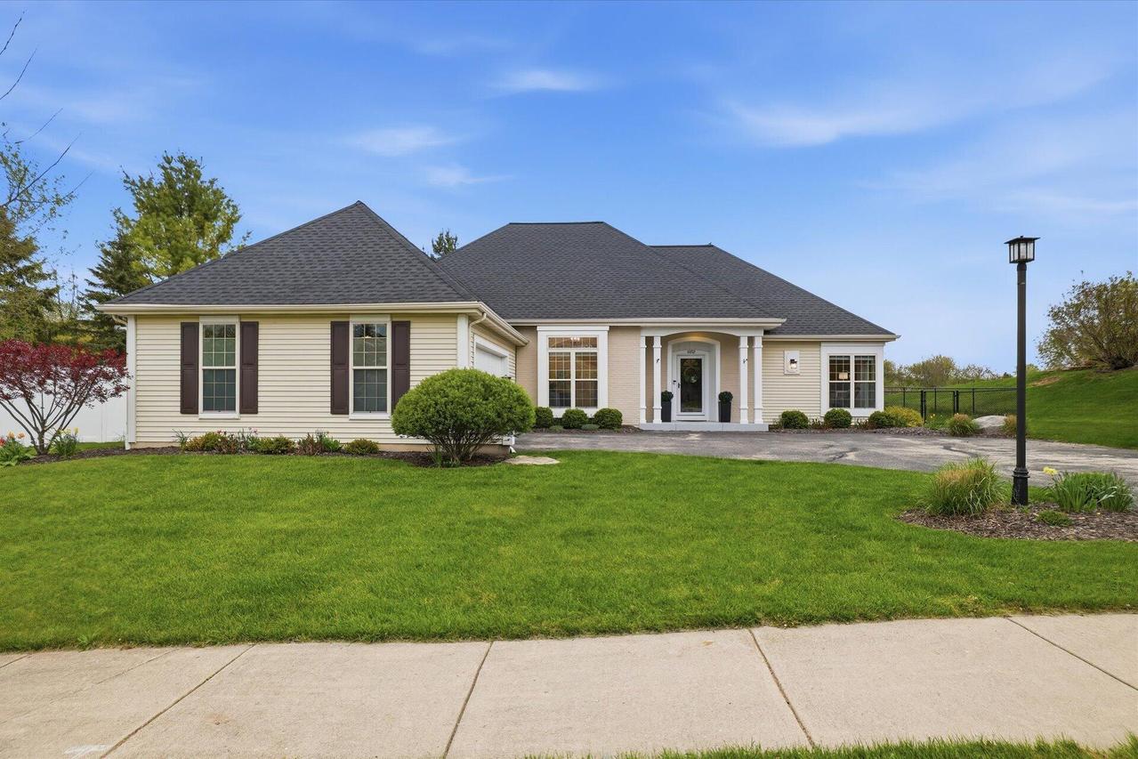 1152 River Pl., Waukesha, WI 53189