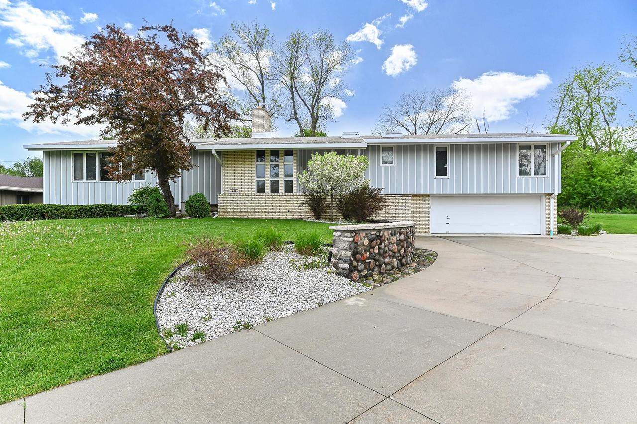 301 W Indian Creek, Fox Point, WI 53217