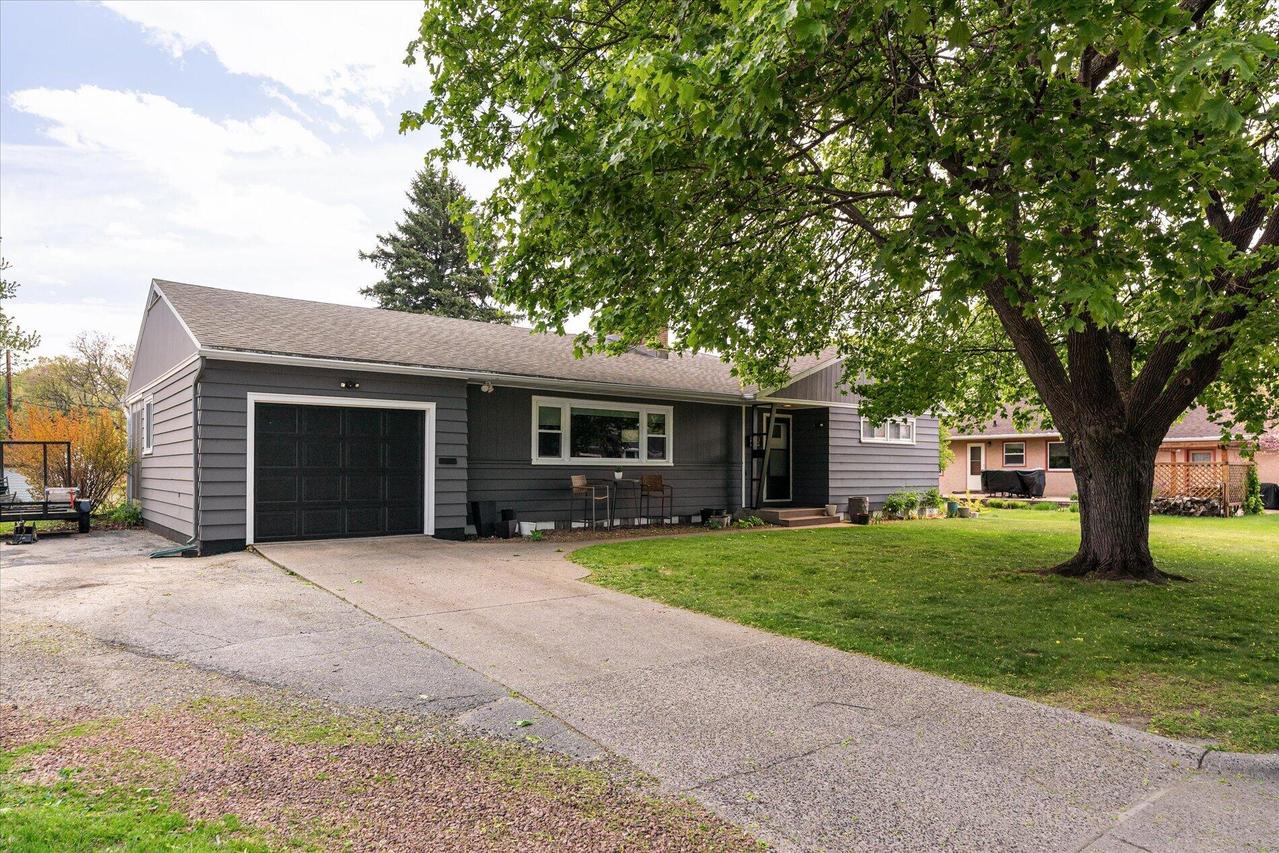 2115 Sisson Dr, La Crosse, WI 54601