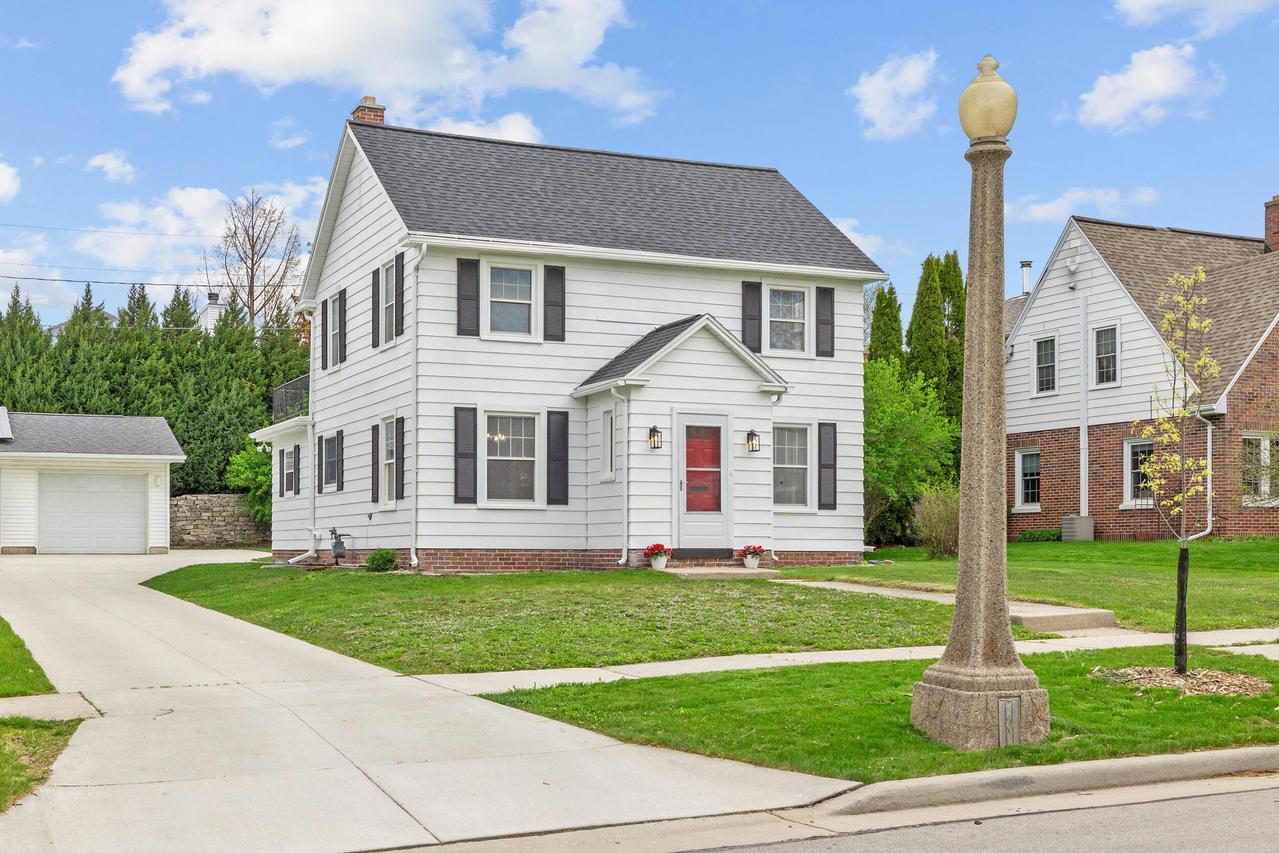 526 Pinetree Rd, Kohler, WI 53044