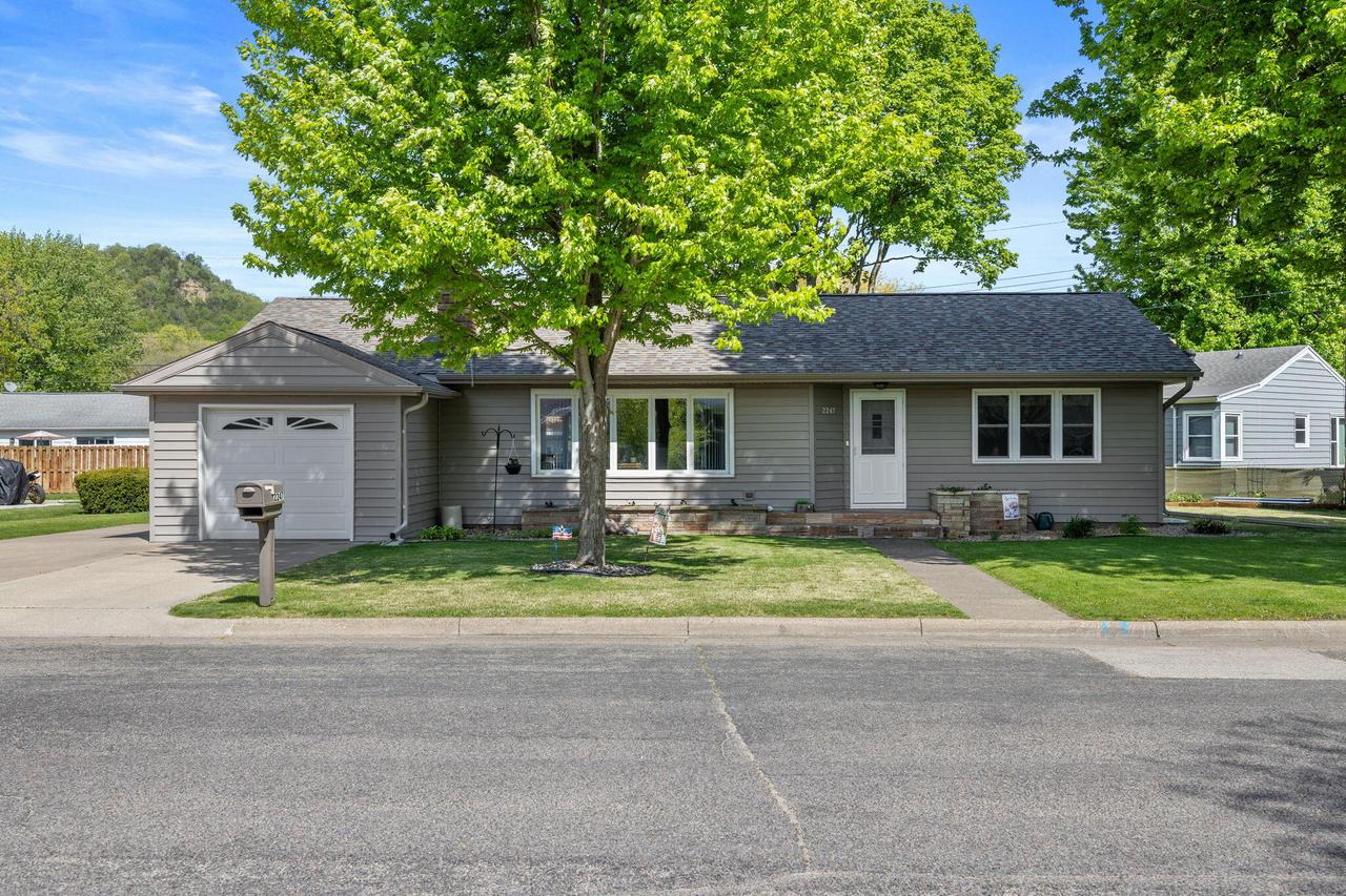 2247 Sisson Dr, La Crosse, WI 54601