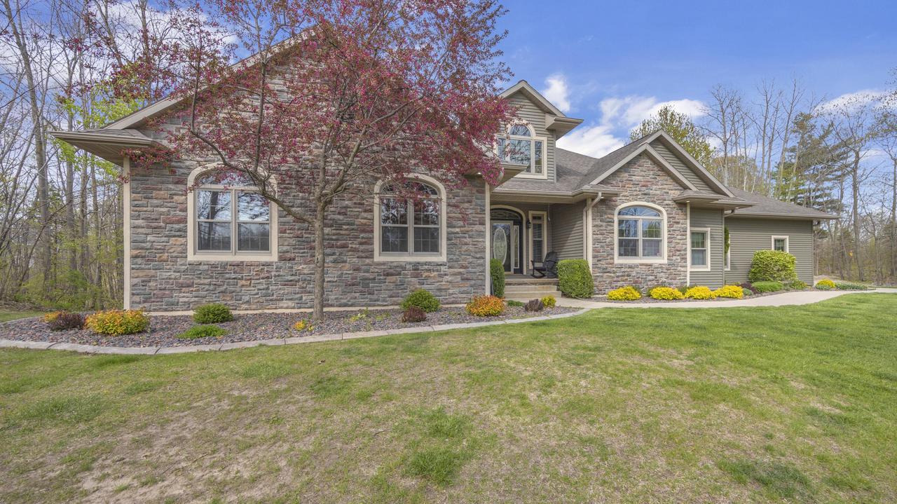 N3480 Red Oak Dr, Osceola, WI 53010