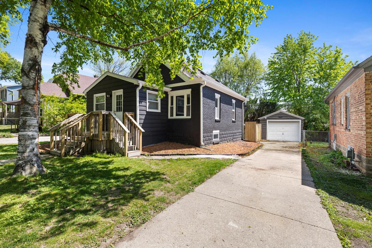 606 S 94th Pl, Milwaukee, WI 53214