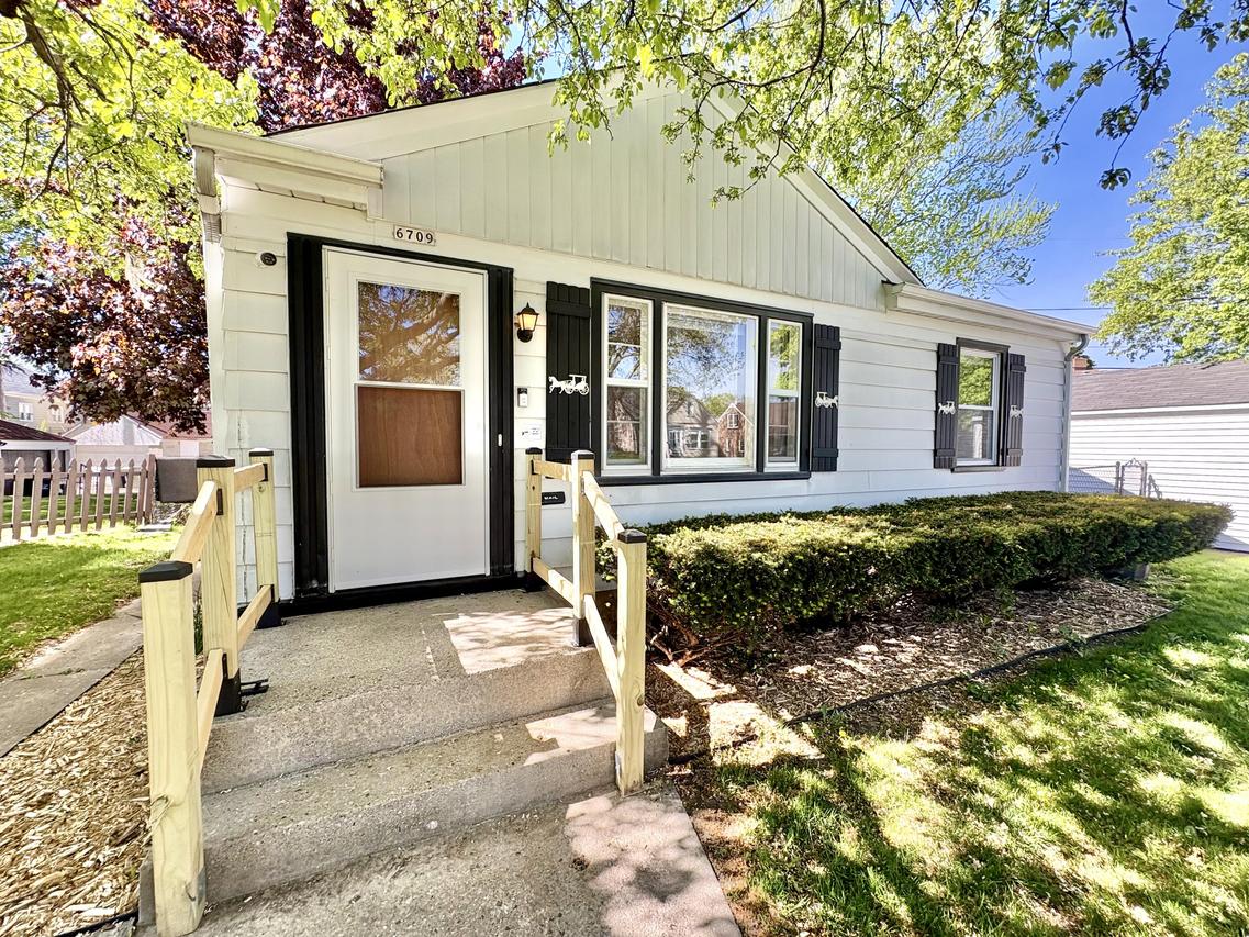 6709 W Chambers St, Milwaukee, WI 53210