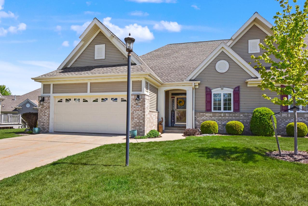 2307 Silver Fox Ct, Waukesha, WI 53188