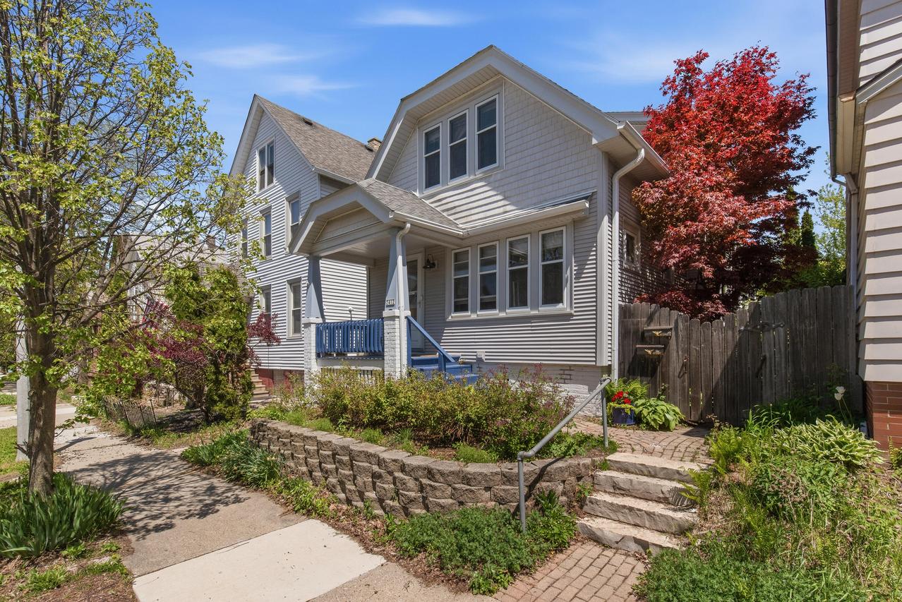 2412 N Dousman St, Milwaukee, WI 53212
