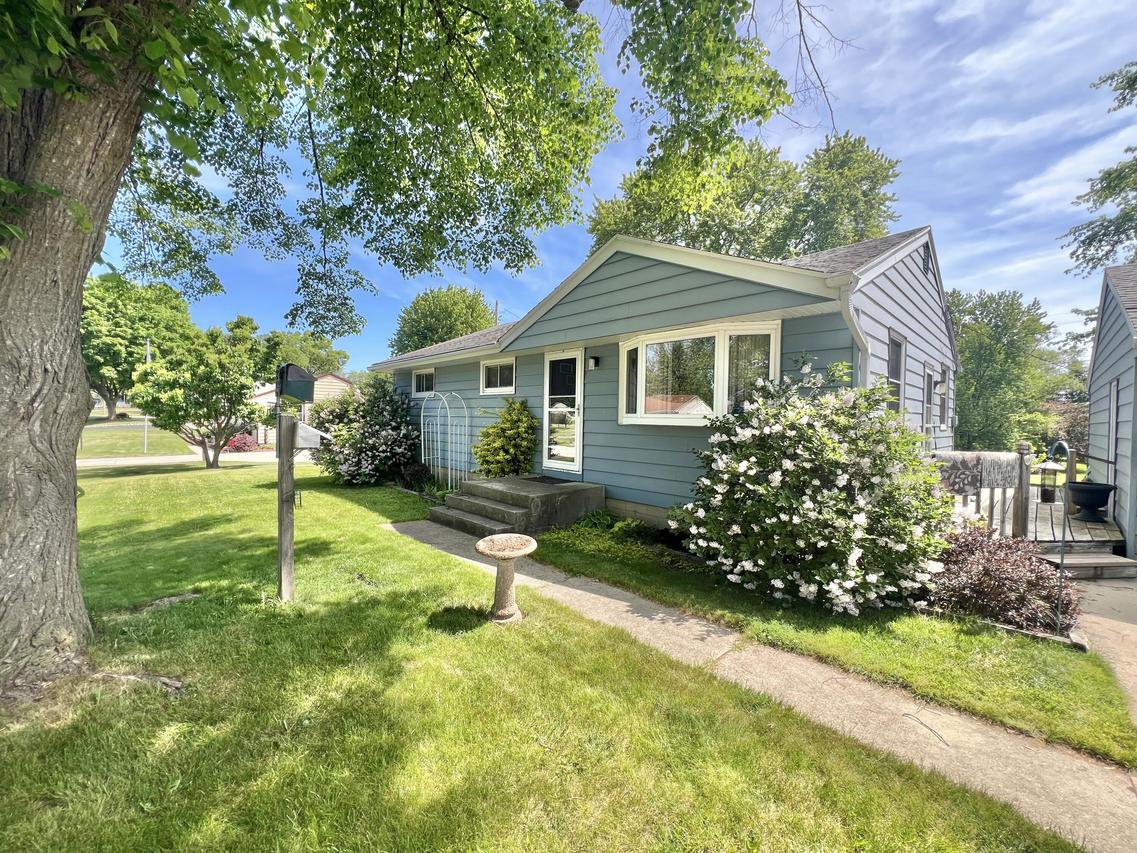 8802 S 79th St, Franklin, WI 53132