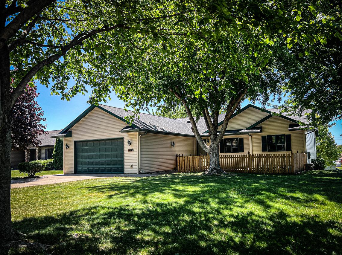 4230 Cliffside Dr, La Crosse, WI 54601