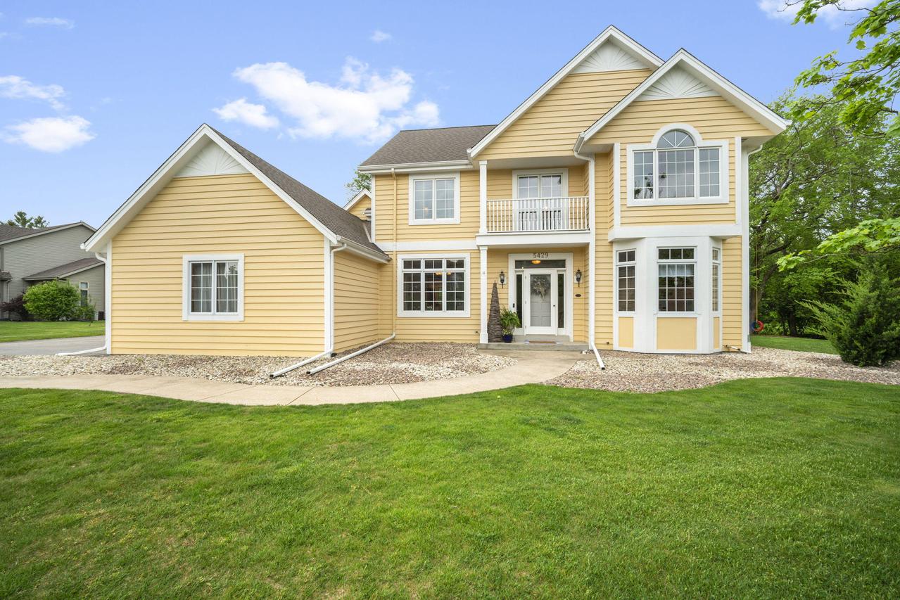 5429 W Yale Dr, Franklin, WI 53132