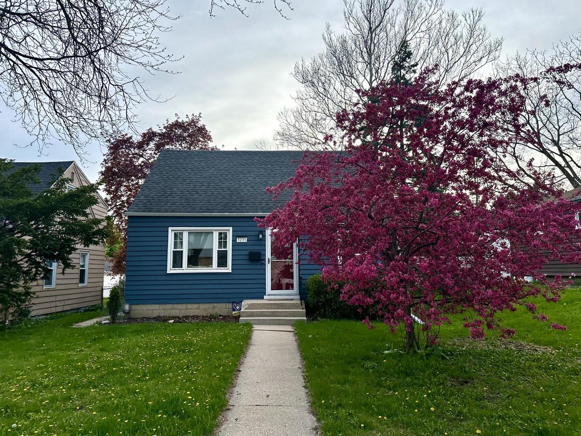3235 N 77th St, Milwaukee, WI 53222