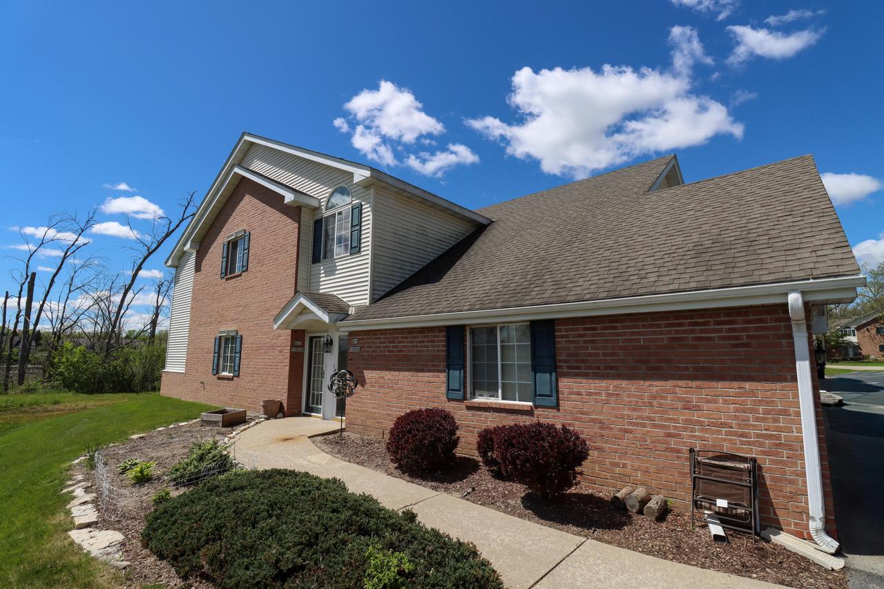 S77W19333 Lakewood Dr, Muskego, WI 53150