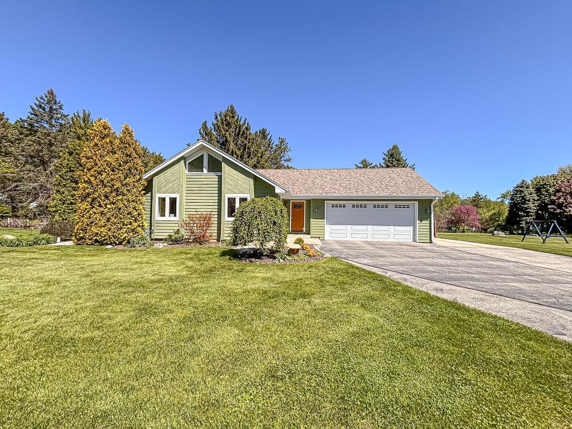 S50W30750 Walnut St, Genesee, WI 53149
